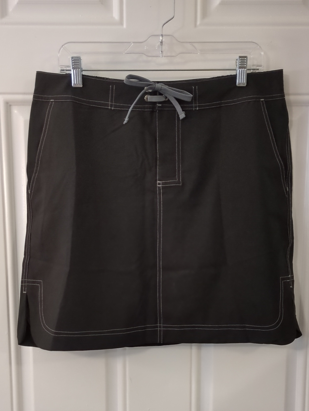Rip Skirt Hawaii Black Drawstring Mini Skirt with Contrast Stitching